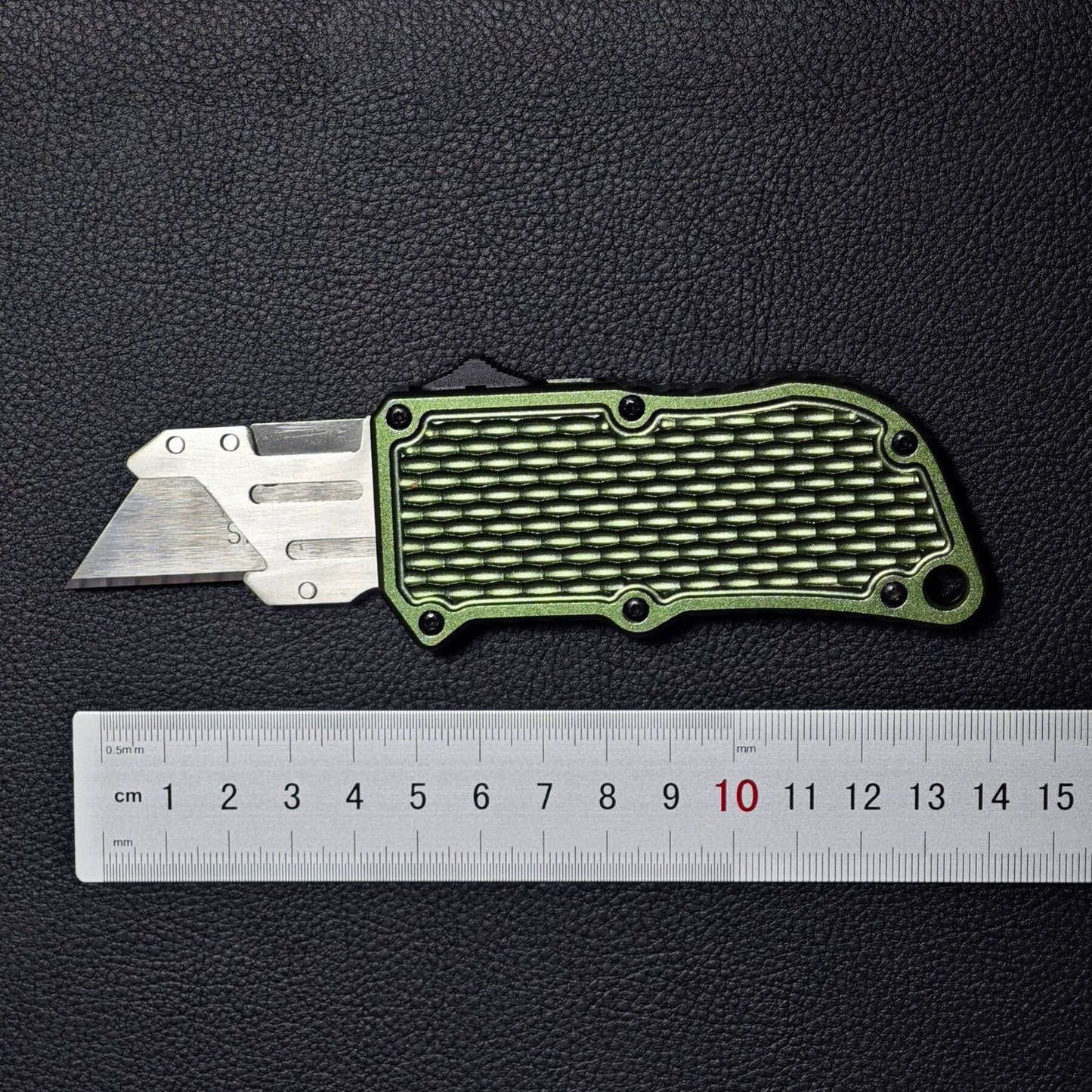 Caressolove Automatic Utility Knife, Green Razor Blades Pocket Knife, Box Cutters Retractable Heavy Duty, Premium Safety Push Button Knife with 5PCS Blades